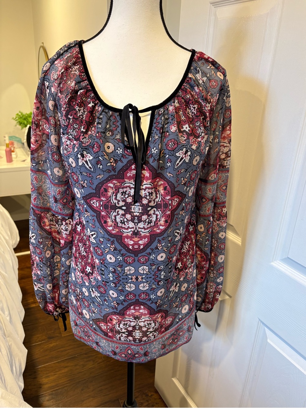 🌷White House Black Market Boho Peasant Blouse Size 8 3/$30